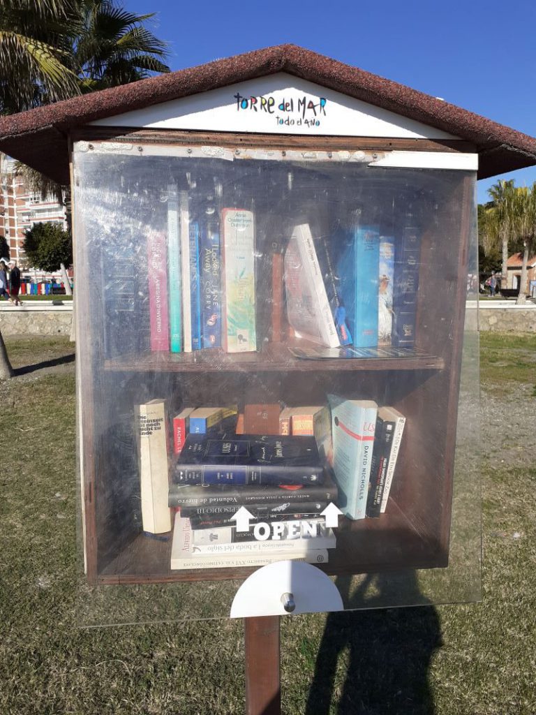 Torre del Mar, Libros en la arena